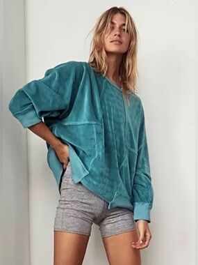 FP Movement “Strive On” Sweatshirt Velour - Jewel EUC